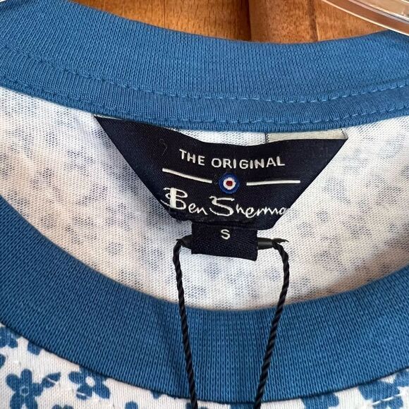 Ben Sherman Floral Print T Shirt Blue and White Size Small NWT - Picture 6 of 7